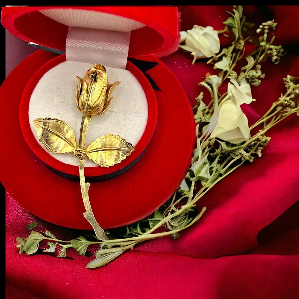 Rose with Stem Gold-Tone Vintage Brooch!